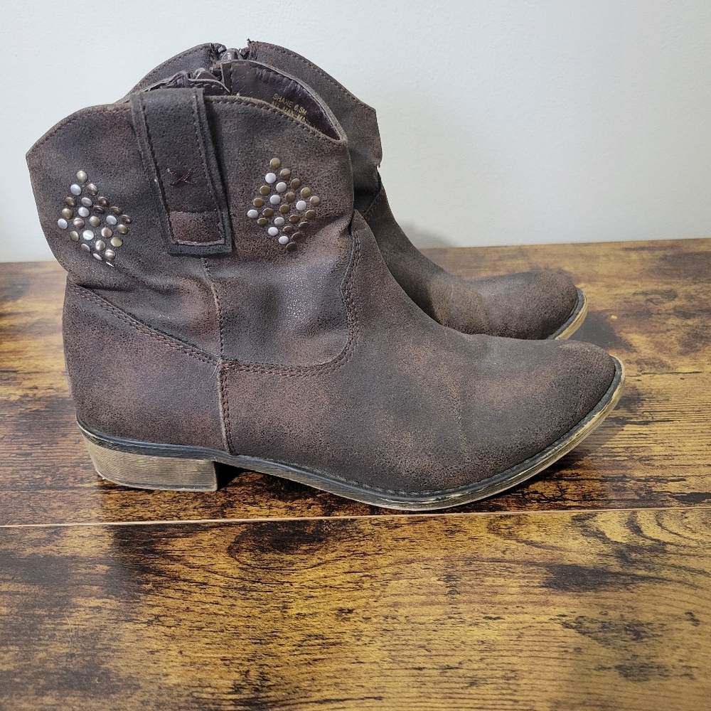 Faux Leather Ankle Cowboy Boots Woman's size 6.5